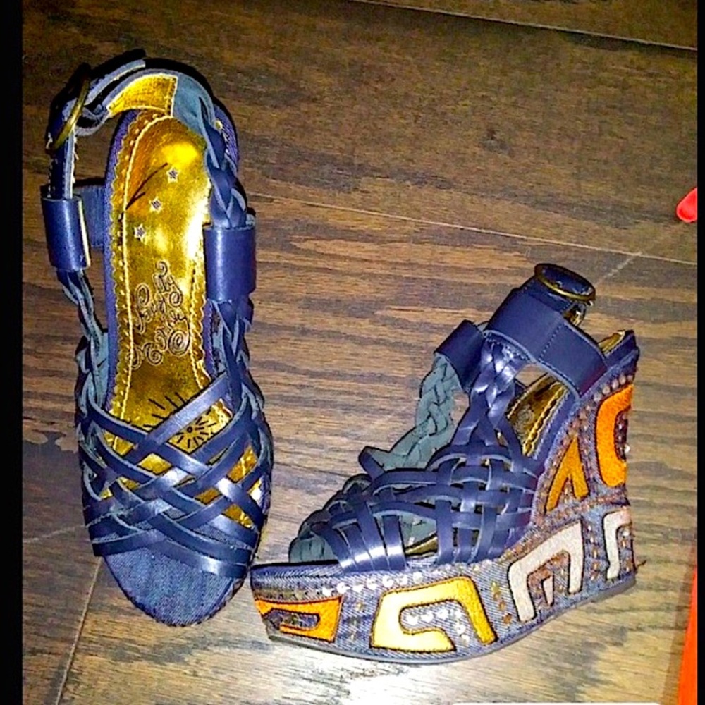 Ugly Monkey Wedges